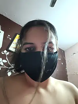 Snapshot of REENA-STRIP chatting on June 1, 2026, 6:29 pm REENA-STRIP online show from June 1, 2026, 6:29 pm