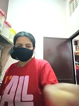 Snapshot of REENA-STRIP chatting on May 7, 2026, 1:36 pm REENA-STRIP online show from May 7, 2026, 1:36 pm