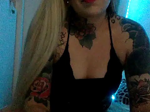 Snapshot of Cherrybabyxxx chatting on April 17, 2026, 11:02 am Cherrybabyxxx online show from April 17, 2026, 11:02 am