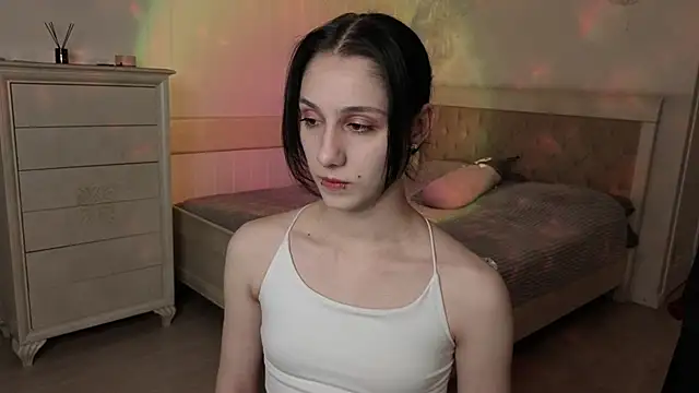 Snapshot of MilaVey chatting on April 1, 2026, 4:37 pm MilaVey online show from April 1, 2026, 4:37 pm