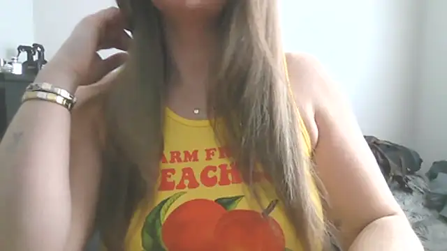 Snapshot of Goddess-GraceX chatting on April 15, 2026, 4:33 pm Goddess-GraceX online show from April 15, 2026, 4:33 pm