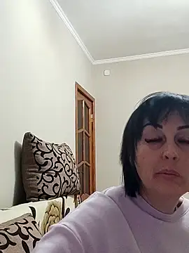 HelgaDennis online show from April 17, 2026, 6:22 pm