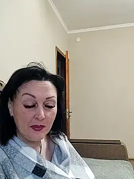 HelgaDennis online show from June 3, 2026, 3:51 am