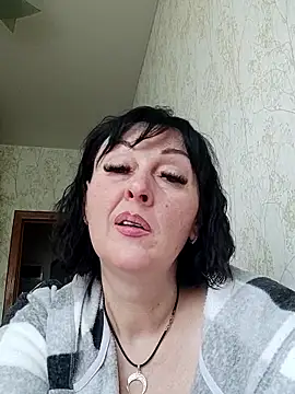 HelgaDennis online show from April 25, 2026, 3:09 pm