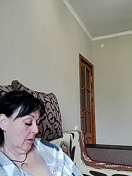 HelgaDennis online show from May 2, 2026, 1:49 pm