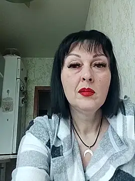 HelgaDennis online show from April 28, 2026, 4:17 am