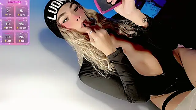 khloe Gils online show from April 13, 2026, 11:20 pm