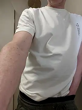 Essie deLona online show from March 19, 2026, 6:41 pm