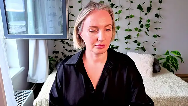 Snapshot of MonikFoxi chatting on July 11, 2026, 4:46 am MonikFoxi online show from July 11, 2026, 4:46 am