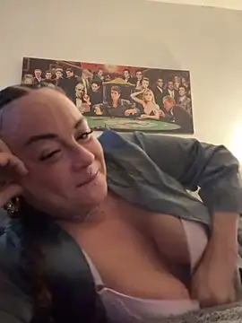 Snapshot of PrettyLittleCee chatting on March 25, 2026, 10:19 pm PrettyLittleCee online show from March 25, 2026, 10:19 pm