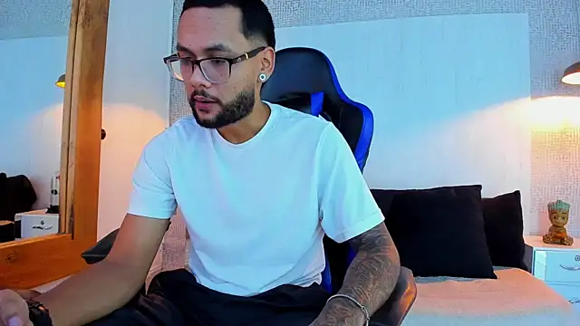 KyleJoss30 online show from April 21, 2026, 8:59 pm