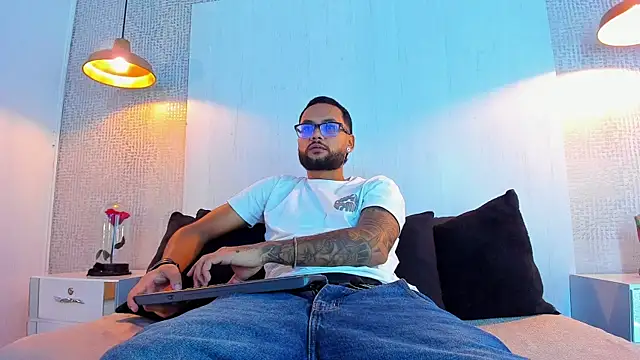 KyleJoss30 online show from April 23, 2026, 9:16 pm