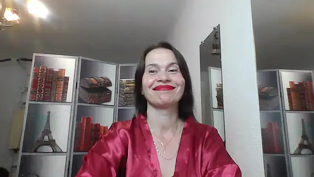 Snapshot of Selena_Moo chatting on June 19, 2026, 9:31 pm Selena Moo online show from June 19, 2026, 9:31 pm