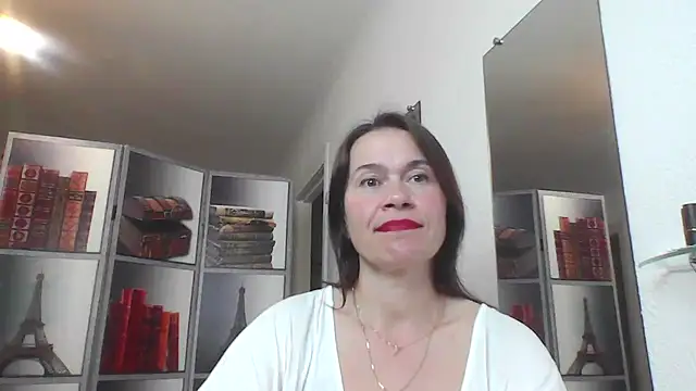 Snapshot of Selena_Moo chatting on June 4, 2026, 3:06 pm Selena Moo online show from June 4, 2026, 3:06 pm