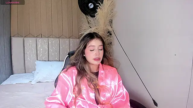 EmilyJohnsoon online show from May 16, 2026, 8:30 pm