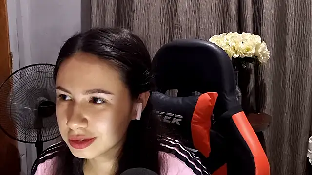 SeleneChiang online show from March 22, 2026, 11:23 am