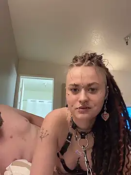 darlingvicuous online show from April 3, 2026, 9:21 pm