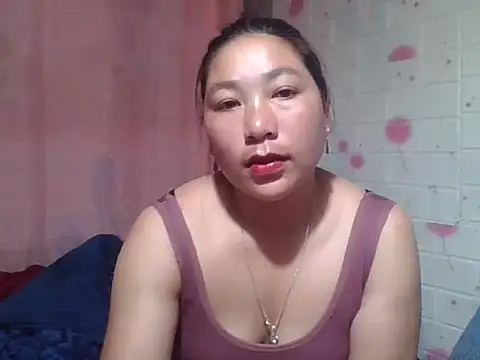 Snapshot of Hena__ chatting on April 4, 2026, 7:15 am Hena online show from April 4, 2026, 7:15 am