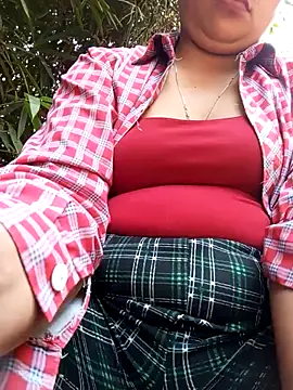 Snapshot of Hena__ chatting on April 14, 2026, 4:39 am Hena online show from April 14, 2026, 4:39 am