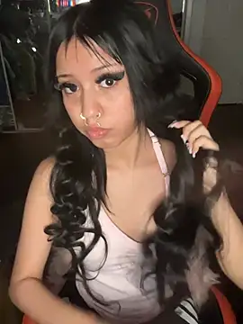 Snapshot of makeDollywet chatting on April 14, 2026, 7:19 pm makeDollywet online show from April 14, 2026, 7:19 pm
