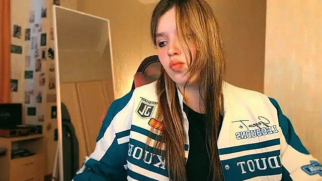 Chloe Rozzy online show from March 20, 2026, 2:29 pm