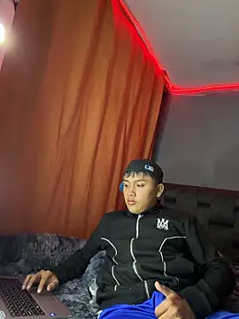 Snapshot of lyan_C chatting on March 21, 2026, 4:35 am lyan C online show from March 21, 2026, 4:35 am