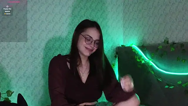 dark honey  online show from March 24, 2026, 2:06 pm