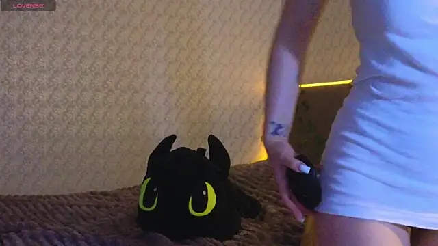 dark honey  online show from March 28, 2026, 2:23 am