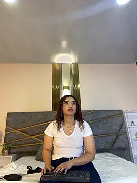 Snapshot of CatalinaHerreraXXX chatting on March 27, 2026, 7:26 pm CatalinaHerreraXXX online show from March 27, 2026, 7:26 pm