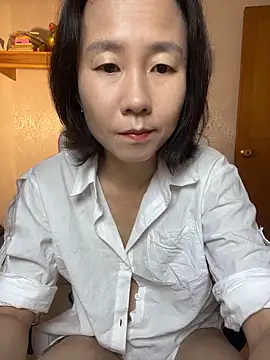 Snapshot of lilysister66 chatting on June 29, 2026, 6:07 pm lilysister66 online show from June 29, 2026, 6:07 pm