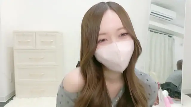 Snapshot of salachan_v chatting on April 2, 2026, 11:39 am salachan v online show from April 2, 2026, 11:39 am