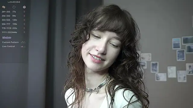 Snapshot of DellaLeck chatting on May 4, 2026, 8:00 pm DellaLeck online show from May 4, 2026, 8:00 pm