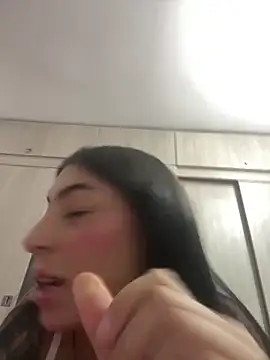 Snapshot of Velunett_19 chatting on March 26, 2026, 11:35 pm Velunett 19 online show from March 26, 2026, 11:35 pm