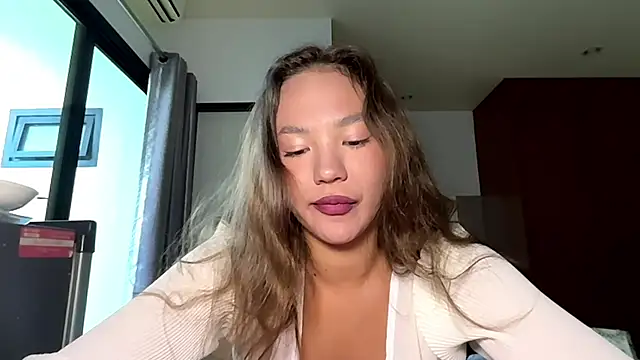 kamila 18 french online show from April 19, 2026, 5:08 am