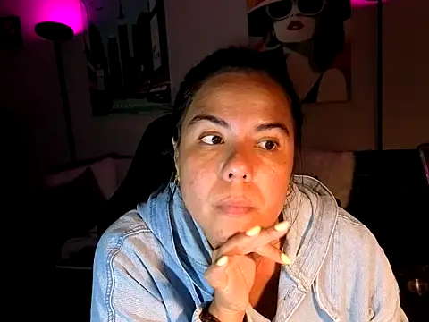 Snapshot of HannaJonns chatting on April 19, 2026, 4:02 am HannaJonns online show from April 19, 2026, 4:02 am