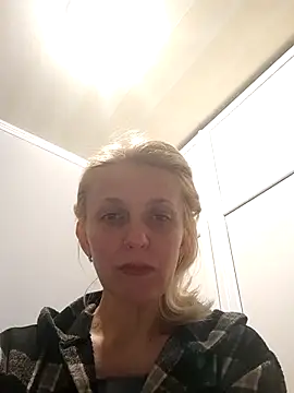 MiaLove183 online show from March 27, 2026, 2:07 pm