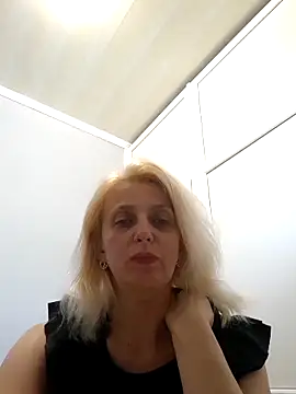 Snapshot of MiaLove183 chatting on June 12, 2026, 2:04 pm MiaLove183 online show from June 12, 2026, 2:04 pm