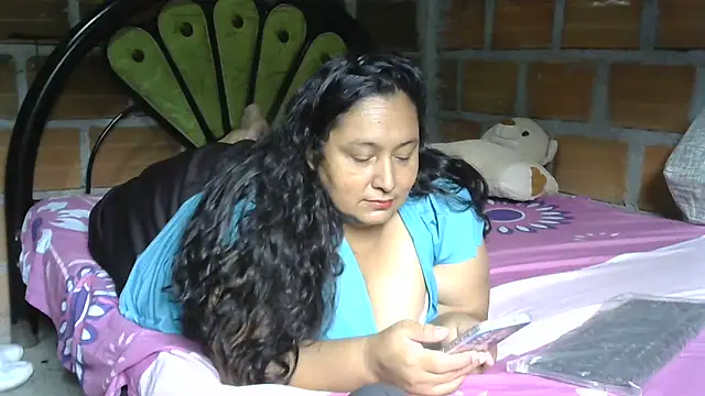 Snapshot of tistmature-69 chatting on June 18, 2026, 1:38 pm tistmature-69 online show from June 18, 2026, 1:38 pm