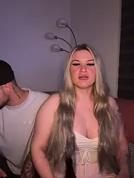 Snapshot of tiiffyy chatting on April 15, 2026, 9:37 pm tiiffyy online show from April 15, 2026, 9:37 pm