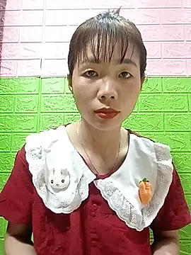 Snapshot of AmyLinee01 chatting on June 25, 2026, 12:10 pm AmyLinee01 online show from June 25, 2026, 12:10 pm