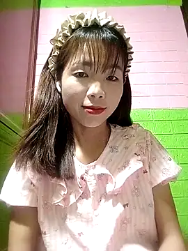 AmyLinee01 online show from May 6, 2026, 3:43 am