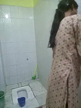 Snapshot of Curvy_Amyra chatting on April 16, 2026, 1:56 pm Curvy Amyra online show from April 16, 2026, 1:56 pm