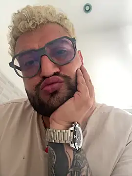 julichuby online show from April 29, 2026, 4:00 pm