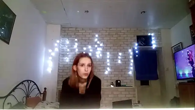 Snapshot of SirenFrost chatting on May 9, 2026, 4:21 pm SirenFrost online show from May 9, 2026, 4:21 pm