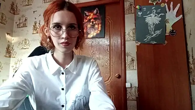 Snapshot of SirenFrost chatting on June 7, 2026, 3:39 pm SirenFrost online show from June 7, 2026, 3:39 pm