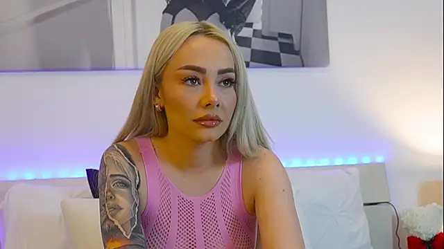 FrancescaGrayy online show from May 4, 2026, 6:33 pm