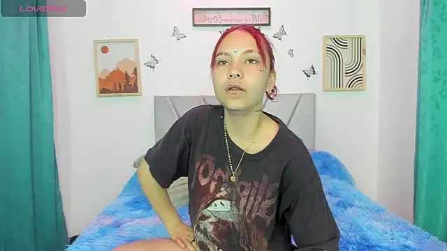 Snapshot of Megam_white chatting on June 6, 2026, 2:39 am Megam white online show from June 6, 2026, 2:39 am