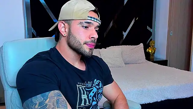 Snapshot of Raytorres chatting on March 26, 2026, 10:07 pm Raytorres online show from March 26, 2026, 10:07 pm