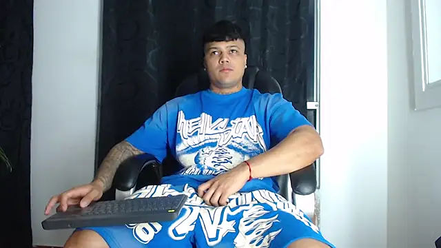 Snapshot of Pedro_x777 chatting on April 23, 2026, 11:28 pm Pedro x777 online show from April 23, 2026, 11:28 pm