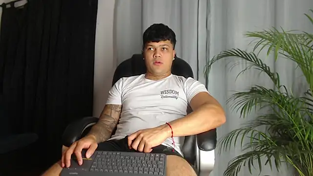 Snapshot of Pedro_x777 chatting on April 2, 2026, 1:24 am Pedro x777 online show from April 2, 2026, 1:24 am